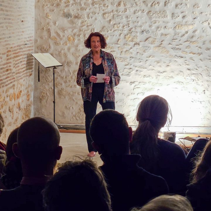 Anna Desreaux performe un texte de Gary Snyder.