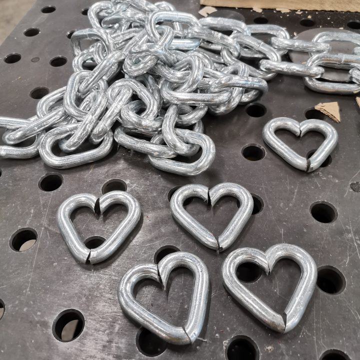 &eacute;bauche de chaine c&oelig;ur pour kiosque-karaok&eacute;
